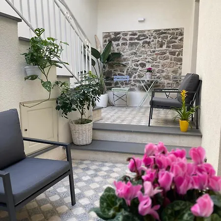 Konukevi Sa Troppa De Sos Chentu 4*