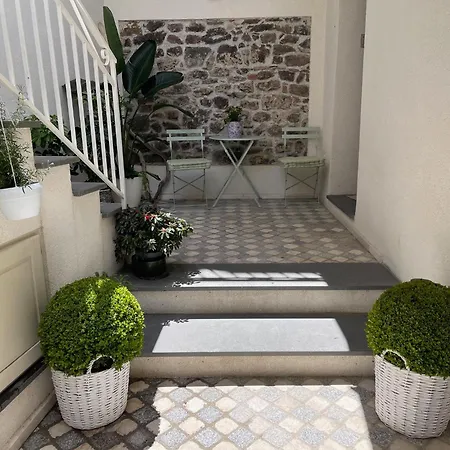 게스트하우스 Sa Troppa De Sos Chentu 4*